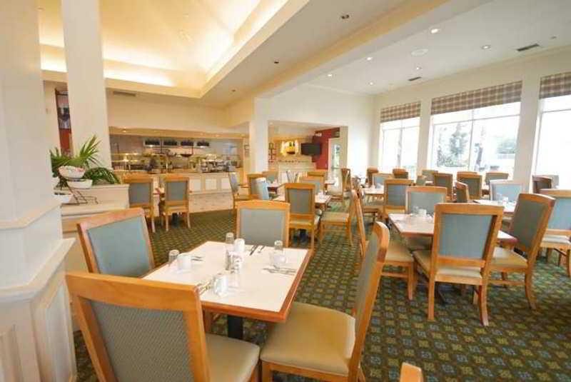 Hilton Garden Inn Roseville Restoran gambar